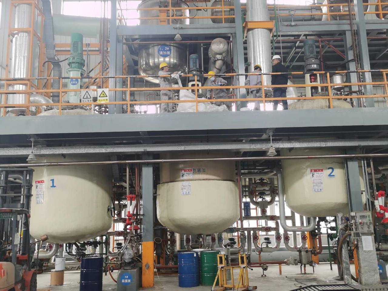 Reactor line in the polymerization workshop